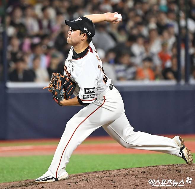 18일 오후 충북 청주야구장에서 열린 '2024 신한 SOL Bank KBO리그' 키움 히어로즈와 한화 이글스의 경기, 9회초 한화 주현상이 공을 힘차게 던지고 있다. 엑스포츠뉴스DB