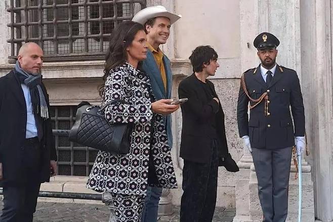 키지궁 방문하는 일론 머스크 동생 킴벌 머스크(카우보이 모자) [이탈리아 안사(ANSA) 통신 캡처. 재판매 및 DB 금지]