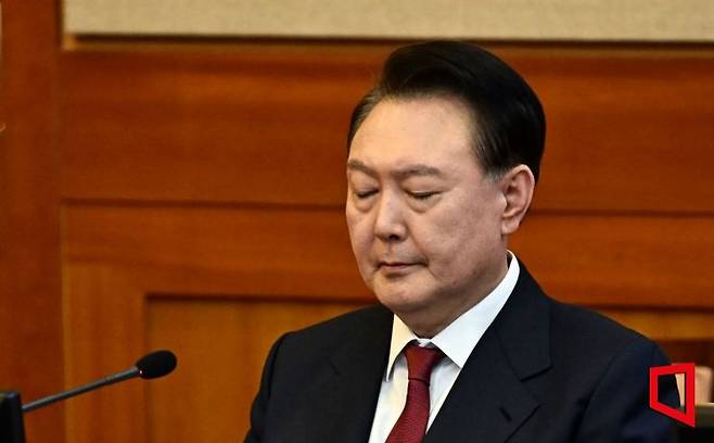 내란 우두머리 혐의로 구속된 윤석열 대통령이 23일 오후 서울 종로구 헌법재판소에서 열린 탄핵 심판 4차 변론기일에 출석하고 있다. ＜2025.01.23 사진공동취재단＞