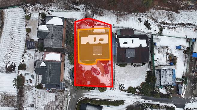 경기 광주 초월읍 학동리에 위치한 해당 전원주택 물건. 대지면적은 약150평(495m2), 건물면적은 약40평(131.6㎡) 정도다. [이건욱PD]