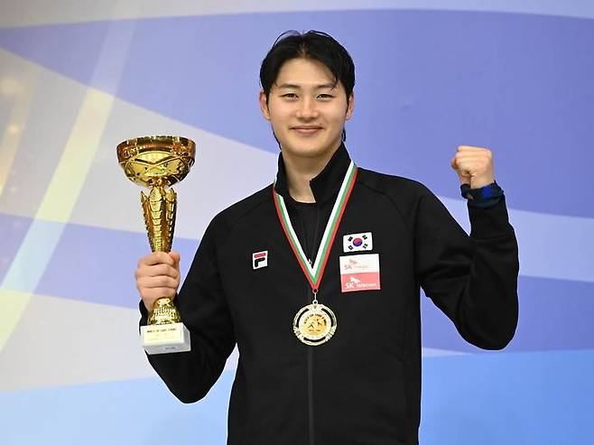 오상욱(대전광역시청)이 25일(현지 시간) 불가리아 플로브디프에서 열린 국제펜싱연맹(FIE) 사브르 월드컵 남자 개인전에서 우승했다. (사진=FIE 페이스북 캡처) *재판매 및 DB 금지