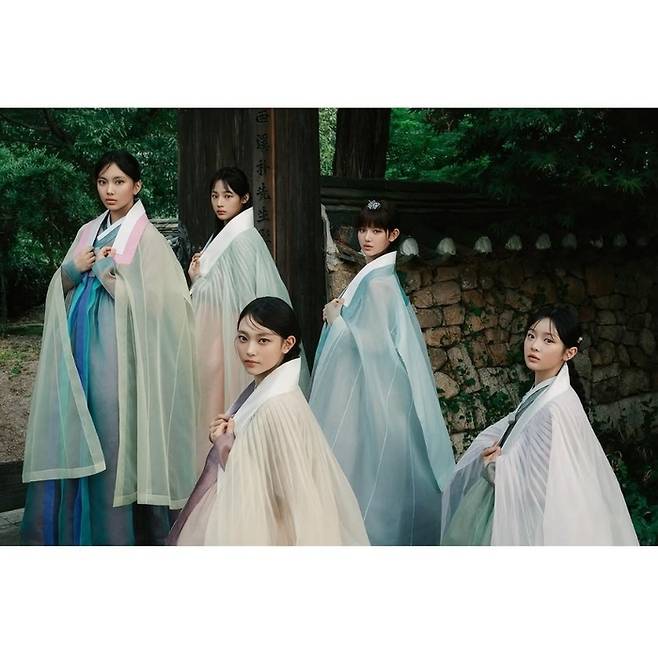 2023년 뉴진스 한복 화보. 어도어 제공