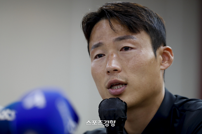 손준호가 지난해 9월11일 수원시체육회관에서 중국축구협회 영구 제명 징계 관련 기자회견을 하고 있다. 문재원 기자