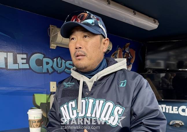 이호준 NC 감독이 취재진과 인터뷰를 하고 있다. /사진=양정웅 기자