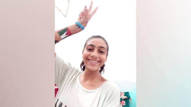 13세 소녀였던 아야 알-다베는 학교 건물에서 살해당했다