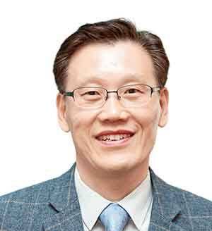 최인한 시사일본연구소 소장 - 일본 전문 저널리스트, 전 일본 유통과학대학 객원교수, ‘일본에 대한 새로운 생각’ 저자