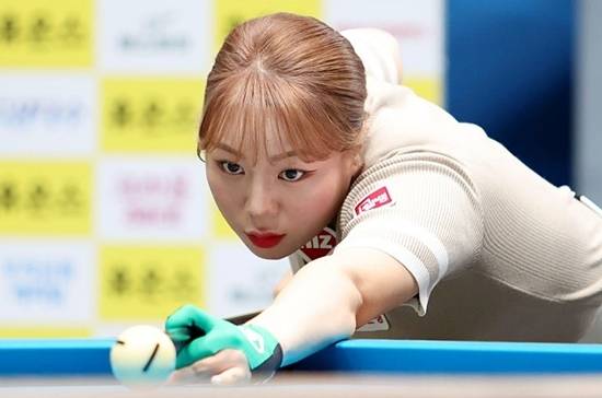 김예은이 27일 경기도 고양 킨텍스PBA스타디움에서 열린  ‘24/25 웰컴저축은행 LPBA챔피언십’ 8강전서 이미래에 승리하며 4강에 진출했다. 이로써 이번대회 타이틀스폰서인 웰컴저축은행 소속선수로는 김예은만이 이번대회에 남게 됐다.  (사진= PBA)