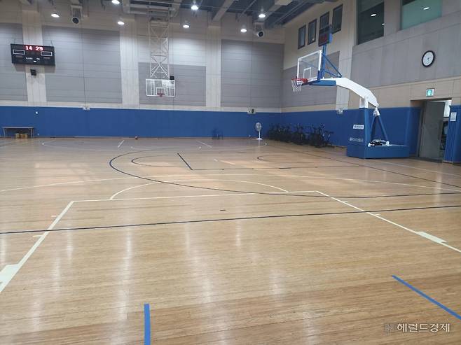 서울 서대문구 명지고등학교의 농구코트. [독자 제공]