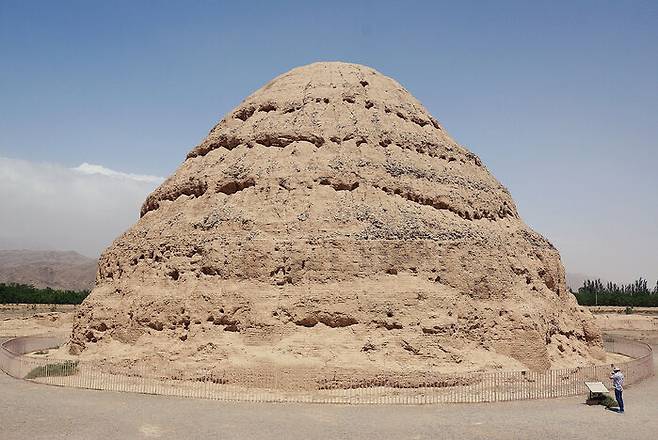 '동방의 피라미드'로 불리는 서하왕릉의 능탑