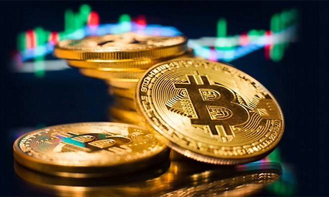 미국은 정부가 보유한 비트코인 20만7000개를 전략적 준비금으로 지정하고, 향후 5년간 비트코인 100만개를 추가로 확보할 계획이다. AP