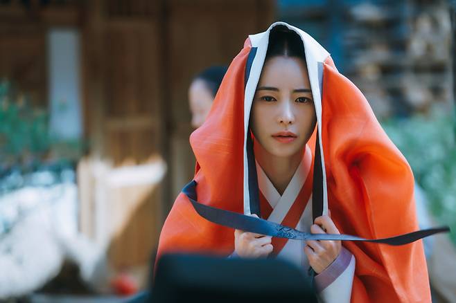 JTBC 드라마 ‘옥씨부인전’에서 구덕(옥태영) 역을 연기한 배우 임지연 출연장면. 사진 SLL, 코퍼스 코리아