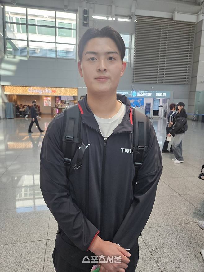 LG 허용주가 23일 인천국제공항에서 2025 스프링캠프 출국을 앞두고 인터뷰에 응했다. 인천국제공항 | 김동영 기자 raining99@sportsseoul.com