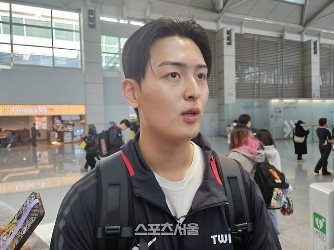 LG 허용주가 23일 인천국제공항에서 2025 스프링캠프 출국을 앞두고 인터뷰에 응했다. 인천국제공항 | 김동영 기자 raining99@sportsseoul.com