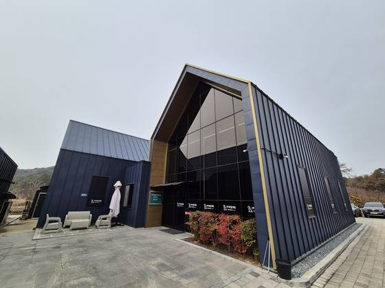 광주광역시에 최초로 반려동물 장례시설이 문을 열었다. 사진은 광주 광산구 애완동물 장례업체인 하늘정원의 모습. 황희규 기자