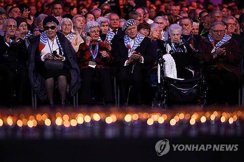 아우슈비츠 해방 80주년 기념식 참석한 홀로코스트 생존자들 [로이터=연합뉴스. 재판매 및 DB 금지]