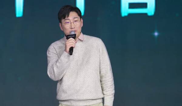 - 수많은 유저가 전재한 스마일게이트RPG 로스트아크 디렉터의 라이브 소통 방송을 기다리고 있다