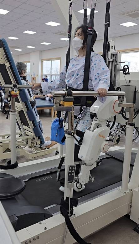 Kim carries out rehabilitation exercises with the assistance of a robot. (Courtesy of Kim)