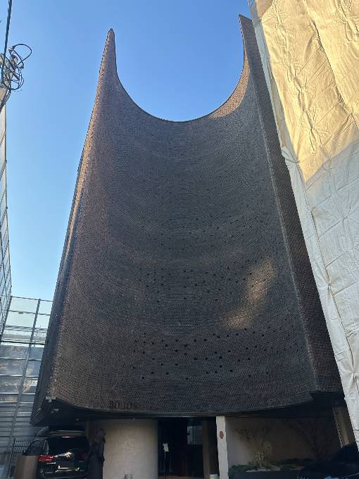 파티세리뮤흐는 단순 디저트 가게가 아닌 새로운 미식 문화를 제시하는 디저트 부띠끄다. 사진은 보보스한남 건물. /사진=다이어리알