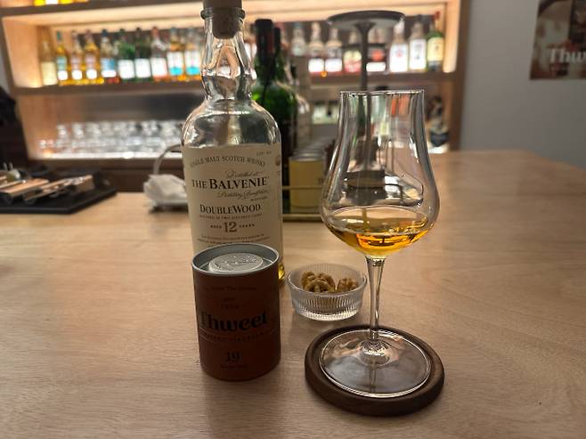 쓰윗은 아이스크림과 위스키 페어링을 선보이는 아이스크림 바다. 사진은 쓰윗의 발베니 캐러맬. /사진=다이어리알