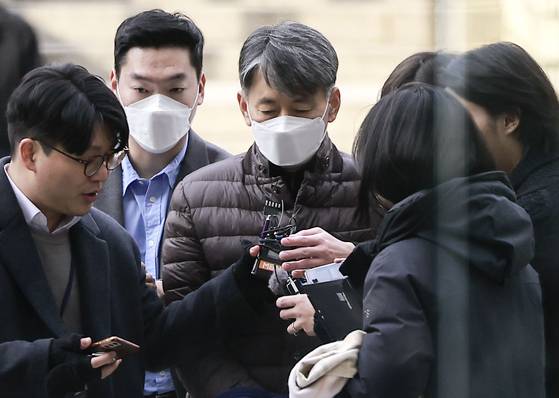 조지호 경찰청장이 지난해 12월 13일 서울 서초구 서울중앙지방법원에서 열린 12?3 비상계엄 사태에 동조한 혐의 관련 영장실질심사(구속 전 피의자 심문)에 출석하고 있다. 뉴시스