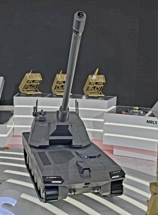 2024년 10우러 충남 계룡대에서 열린 대한민국 국제방위산업 전시회(KADEX) 한화 부스에 전시된 K9A3 모형. 한화에어로스페이스가 개발 중인 미래형 스마트 자주포다. 사진=정충신 선임기자