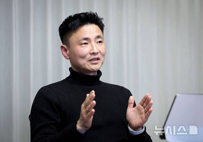 [서울=뉴시스] 김진아 기자 = 정지원 삼일PwC 상장기업지원센터장이 22일 서울 용산구 삼일PwC에서 뉴시스와 인터뷰를 하고 있다. 2025.01.22. bluesoda@newsis.com