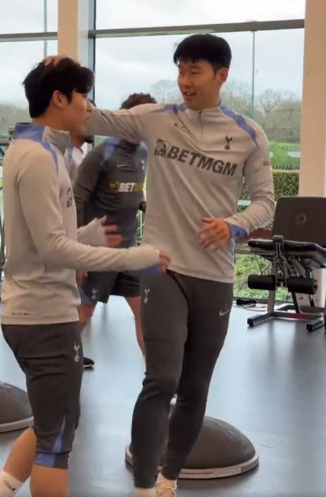 토트넘 훈련 당시 손흥민(우측)-양민혁