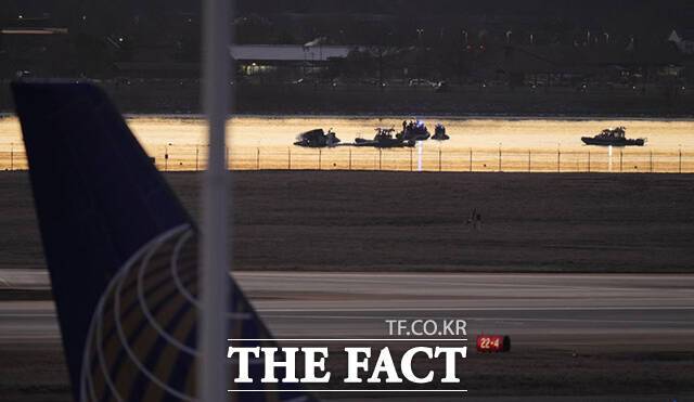 밤새 이어진 수색 작업.