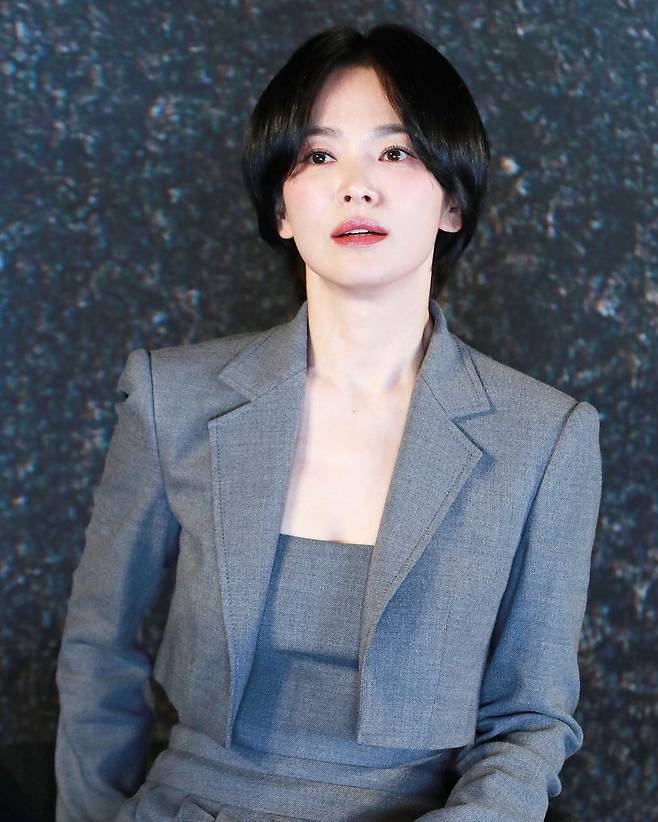 차기작을 위해 새롭게 변신한 송혜교의 숏단발이 뜨거운 반응을 얻고 있다. @kyo1122
