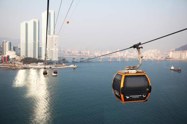 송도해상케이블카에서 남항대교와 일대 바다가 시원하게 펼쳐진다. ⓒ박준규