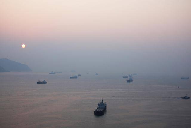 부산오션스카이 오실라 호텔 객실에서 맞이하는 일출 풍경. ⓒ박준규