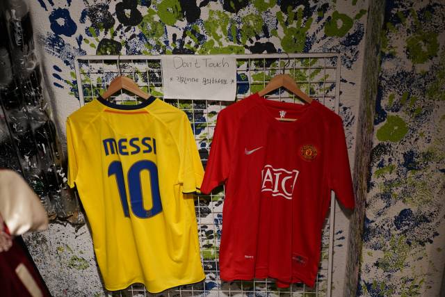 The replica football kits are displayed at Sold Out in Jongno-gu, central Seoul. (Lee Si-jin/The Korea Herald)