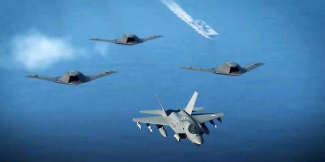 국산 스텔스 무인기 가오리-X가 KF-21 보라매(앞쪽)와 작전하는 상상도 방위사업청 제공