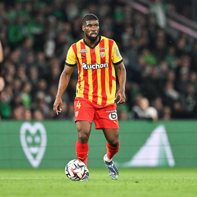 2일 토트넘 이적을 앞둔 것으로 알려진 수비수 단소. 사진=단소 SNS