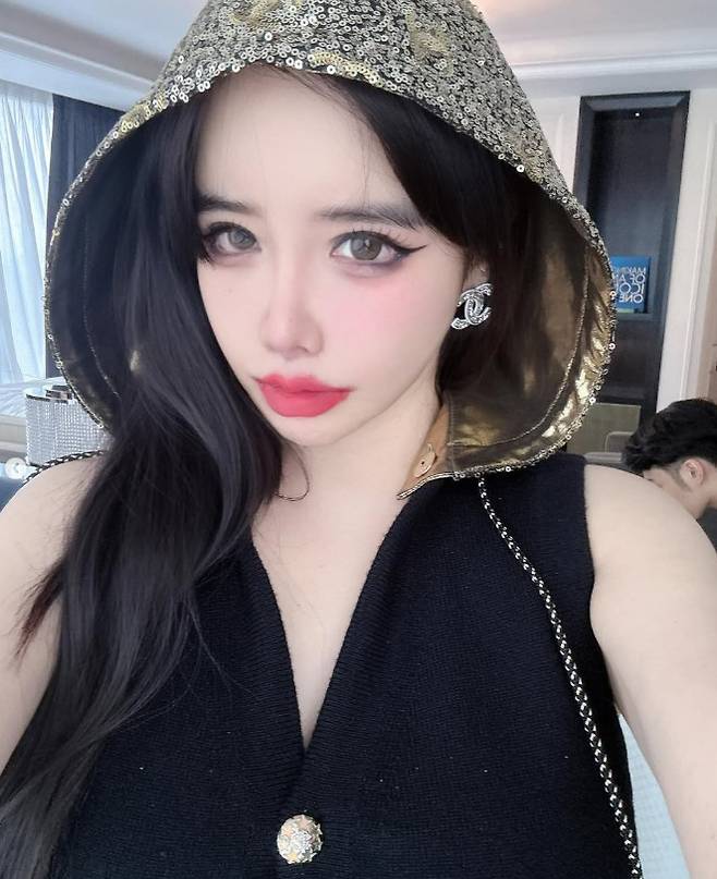 박봄 소셜미디어