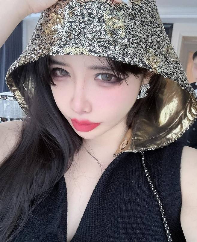 박봄 소셜미디어