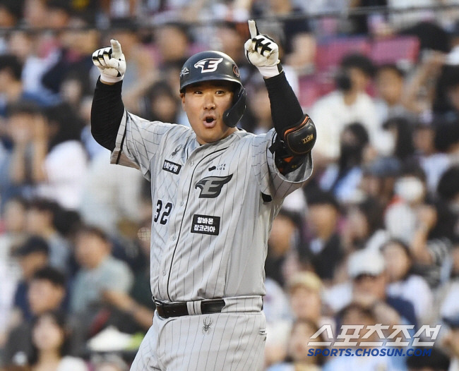 이재원이 1타점 적시타를 친 후 기뻐하고 있다. 잠실=정재근 기자 cjg@sportschosun.com/