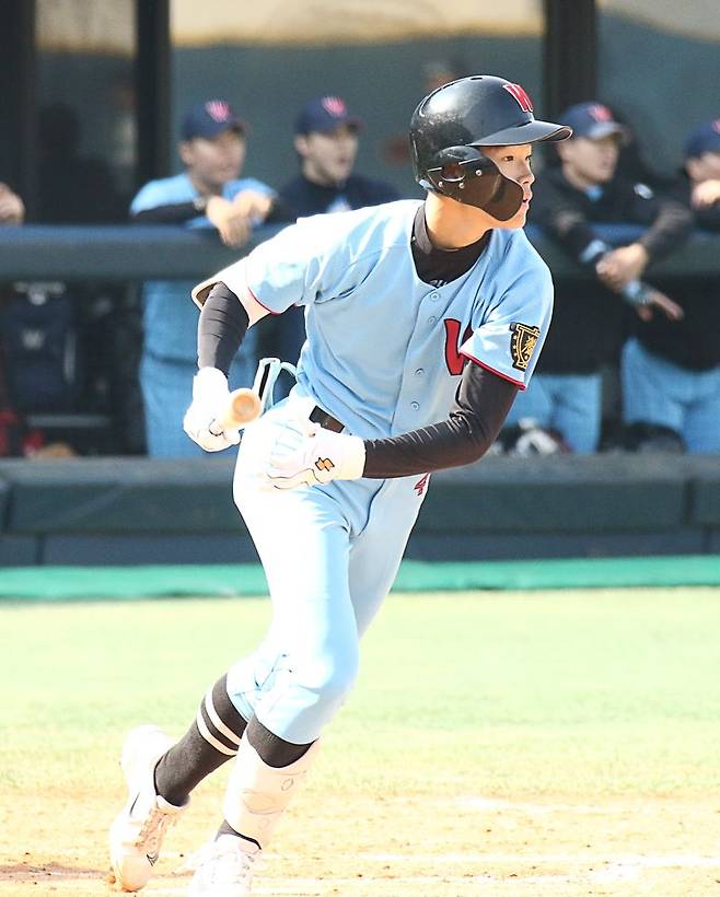 휘문고의 터보 엔진 3학년 외야수 김한홀. 사진=전상일 기자