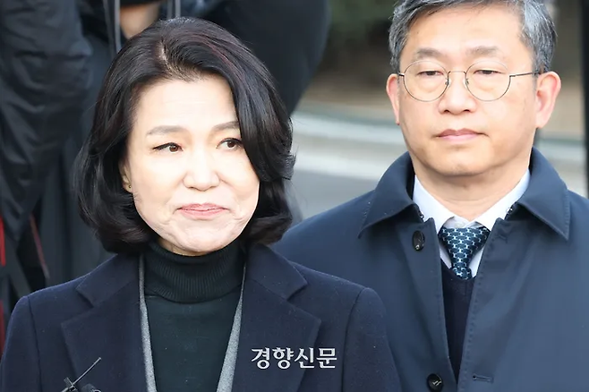 헌법재판소가 탄핵소추안을 기각해 직무에 복귀하게 된 이진숙 방통위원장이 지난달 23일 서울 종로구 헌법재판소 앞에서 소감을 말하고 있다. 한수빈 기자