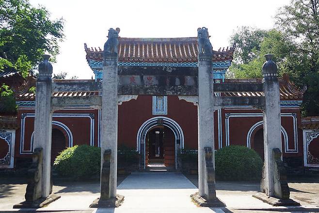 관우의 머리 없는 시신을 모신 후베이성 당양의 관릉