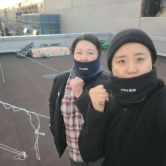 소현숙 한국옵티칼하이테크지회 조직부장(왼쪽)과 박정혜 수석부위원장. ⓒ박정혜 제공