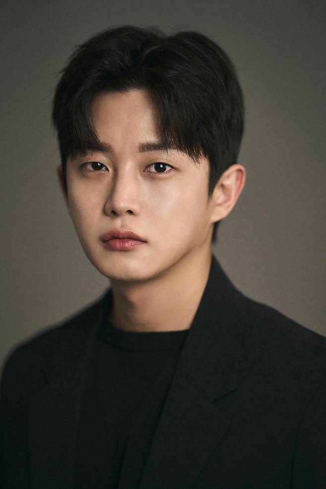 배우 김민석. 매니지먼트움