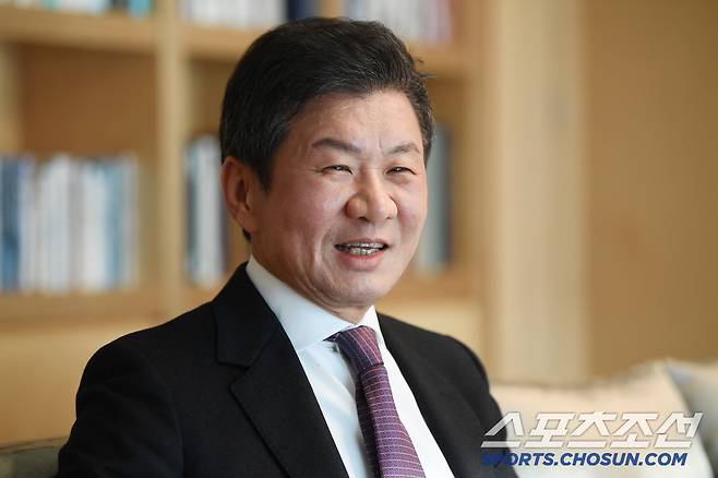 대한축구협회 정몽규 회장이 18일 서울 용산구 아이파크몰 집무실에서 인터뷰에 응했다. 정재근 기자 cjg@sportschosun.com/2024.12.18/