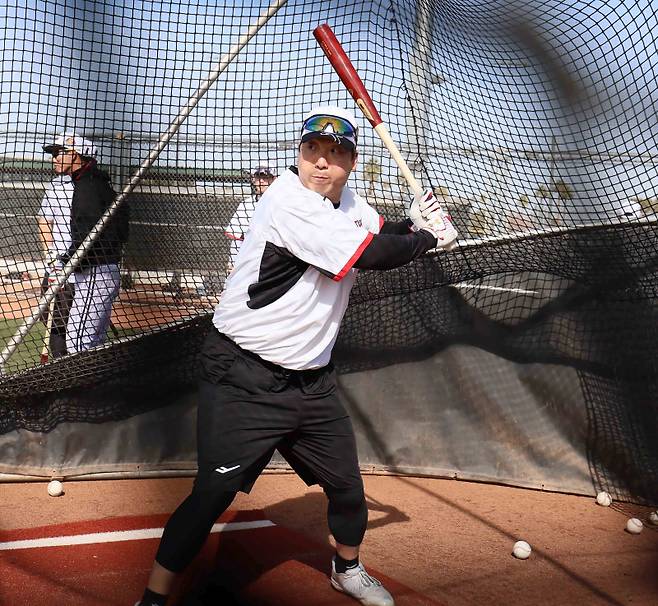 LG 김현수가 지난 1일 미국 애리조나 스프링캠프에서 타격 훈련을 하고 있다. 사진=구단 제공