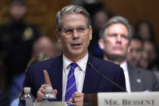 도널드 트럼프 대통령 당선인이 재무장관으로 지명한 스콧 베센트가 2025년 1월 16일(현지시간) 워싱턴 국회의사당에서 열린 인준 청문회에 참석하고 있다. 사진=연합뉴스