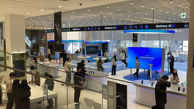 3일 오후 삼성스토어 홍대점. 사진=박수빈 기자