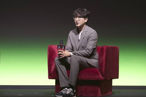 ▲4일 여의도 페어몬트 앰배서더 서울 호텔에서 '넥스트 온 넷플릭스 2025 코리아'를 진행하며 예능 부문 라인업을 설명하고 있는 유기환 디렉터. 사진=넷플릭스.