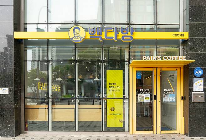 빽다방 신논현역점 매장. [사진 = 더본코리아]