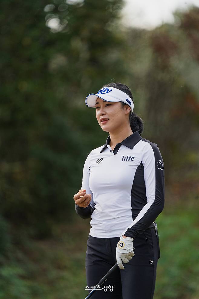 윤이나가 이번주 열리는 LPGA 투어 파운더스컵에서 미국 무대 데뷔전을 치른다. 지난해 LPGA Q시리즈 최종라운드에서 경기중인 윤이나. ｜LPGA 제공