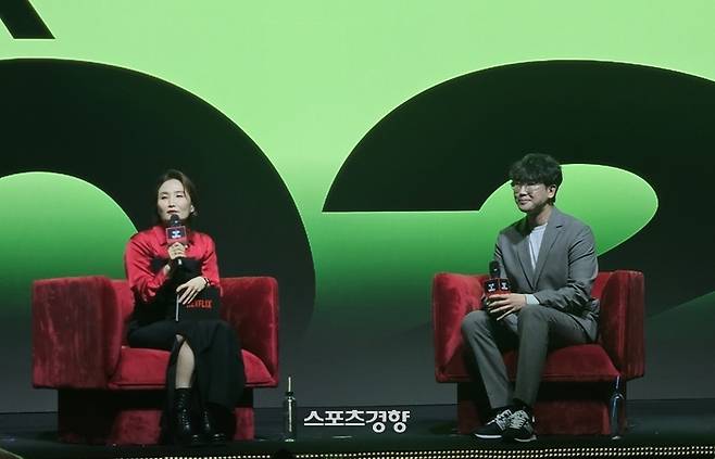 MC 박경림(왼쪽)과 넷플릭스 논픽션 부문 유기환 디렉터, 사진|이다원 기자